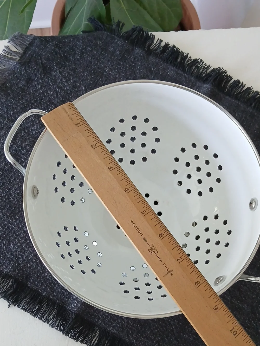 Villeroy & Boch AUDUN FERME Colander Enamel Black White Florals Pastoral Scene